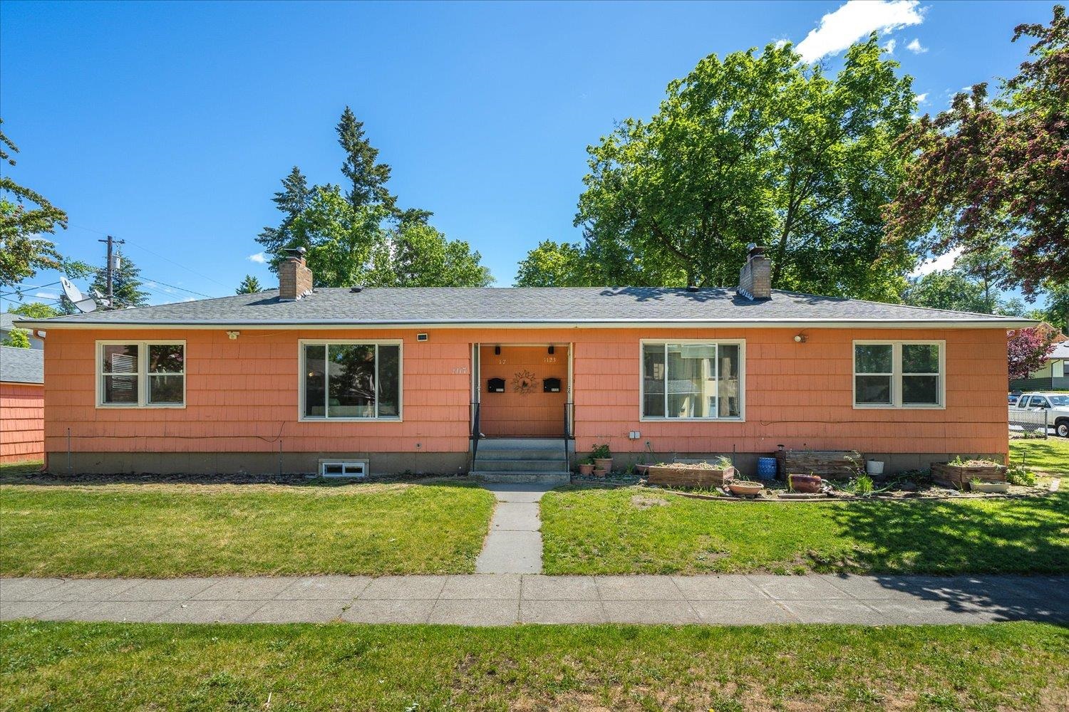 1117/1119 S WALNUT St