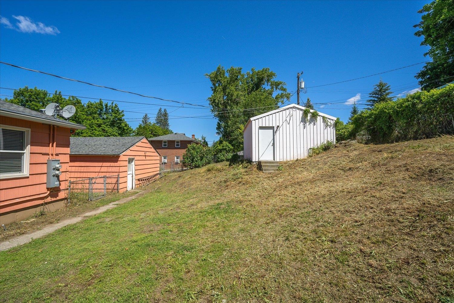 1117/1119 S WALNUT St