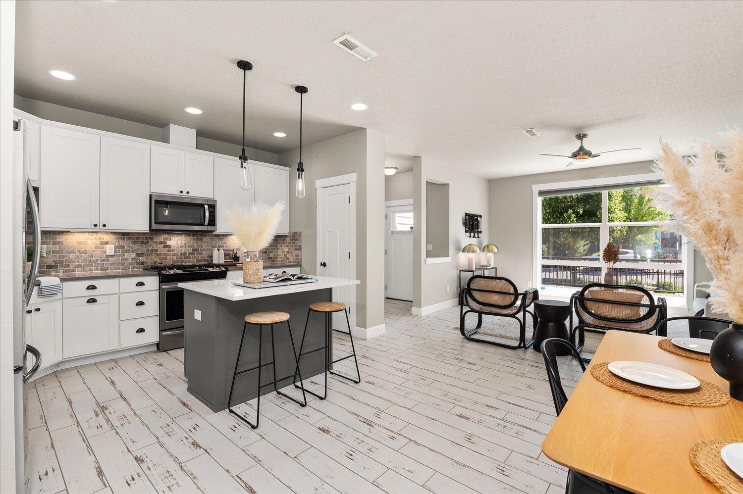 2414 W Summit Pkwy Blvd