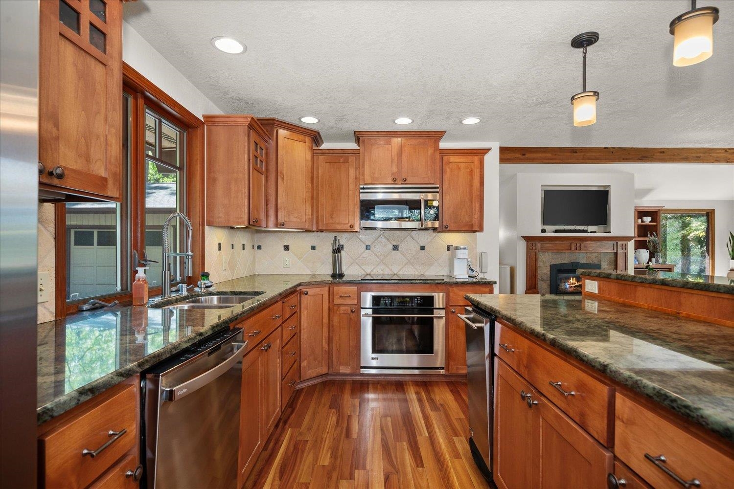 15013 E SHELLY Ct