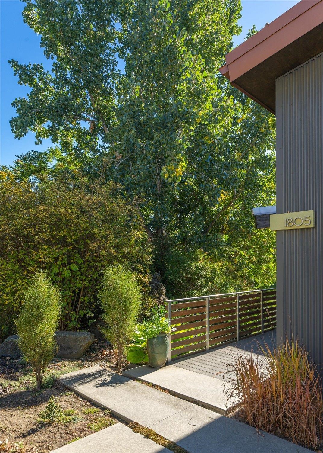 1805 W Cannon Place Ln