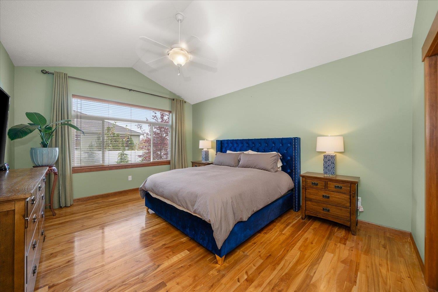 1412 N RIVER RIDGE Blvd