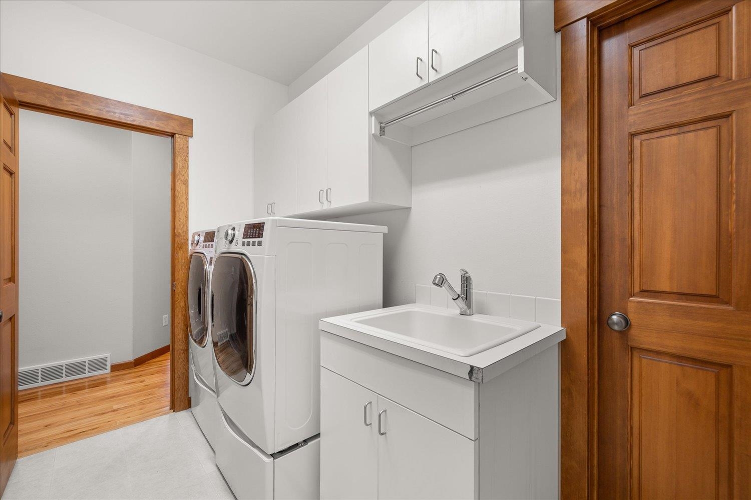 1412 N RIVER RIDGE Blvd