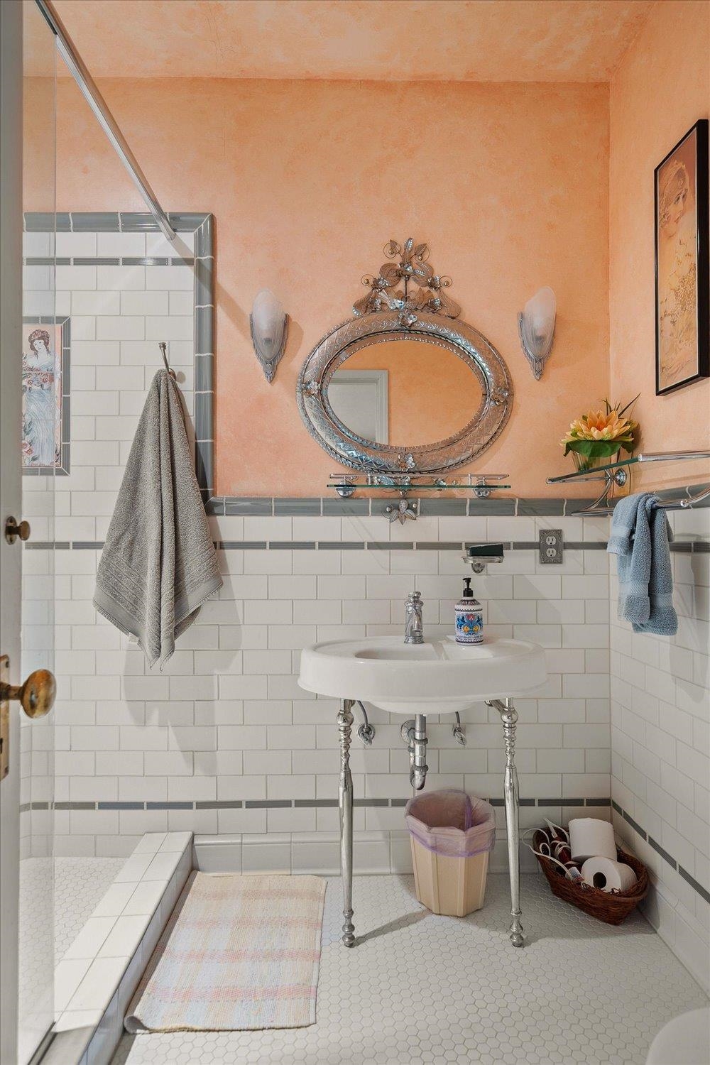 1715 N WEST POINT Rd