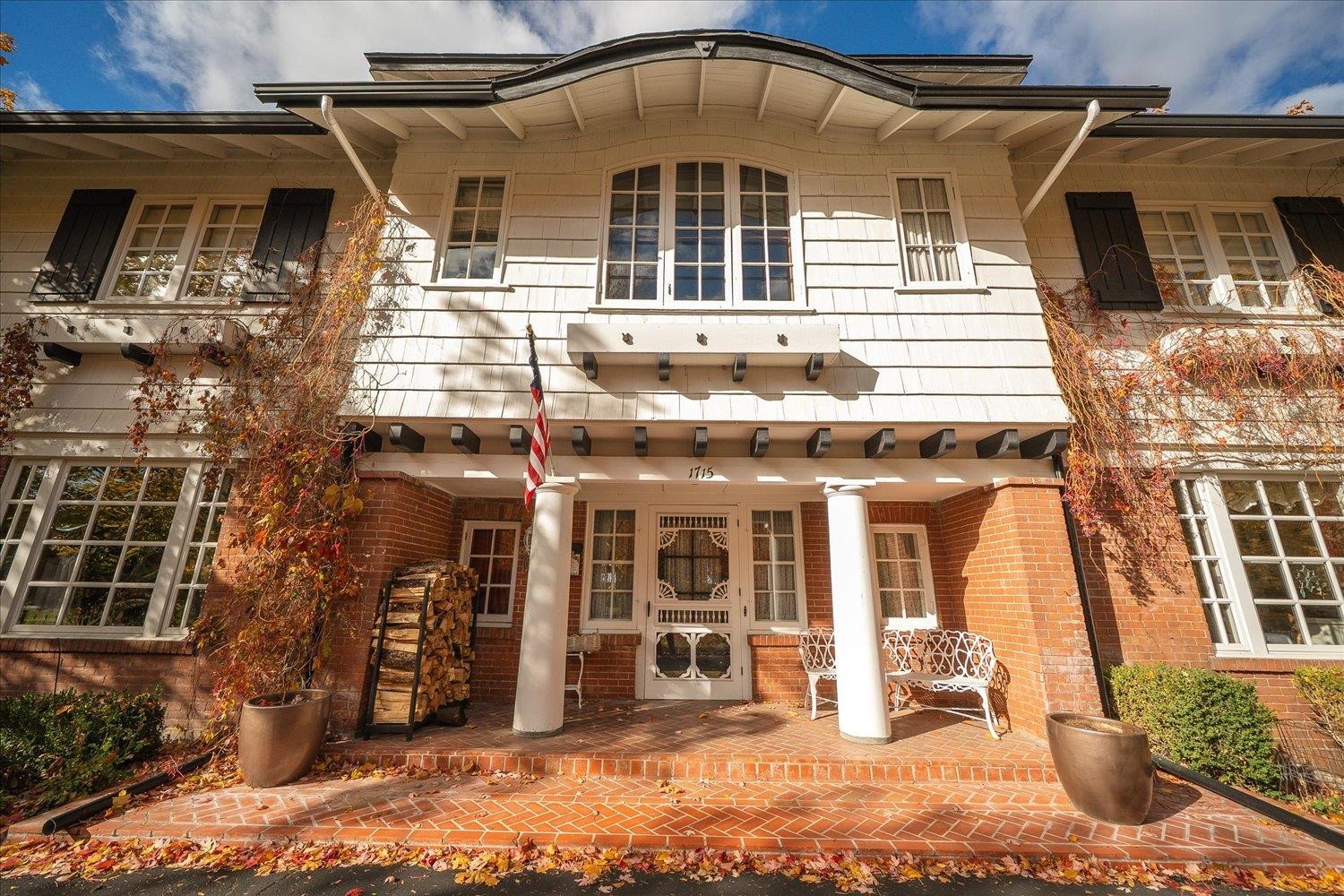 1715 N WEST POINT Rd