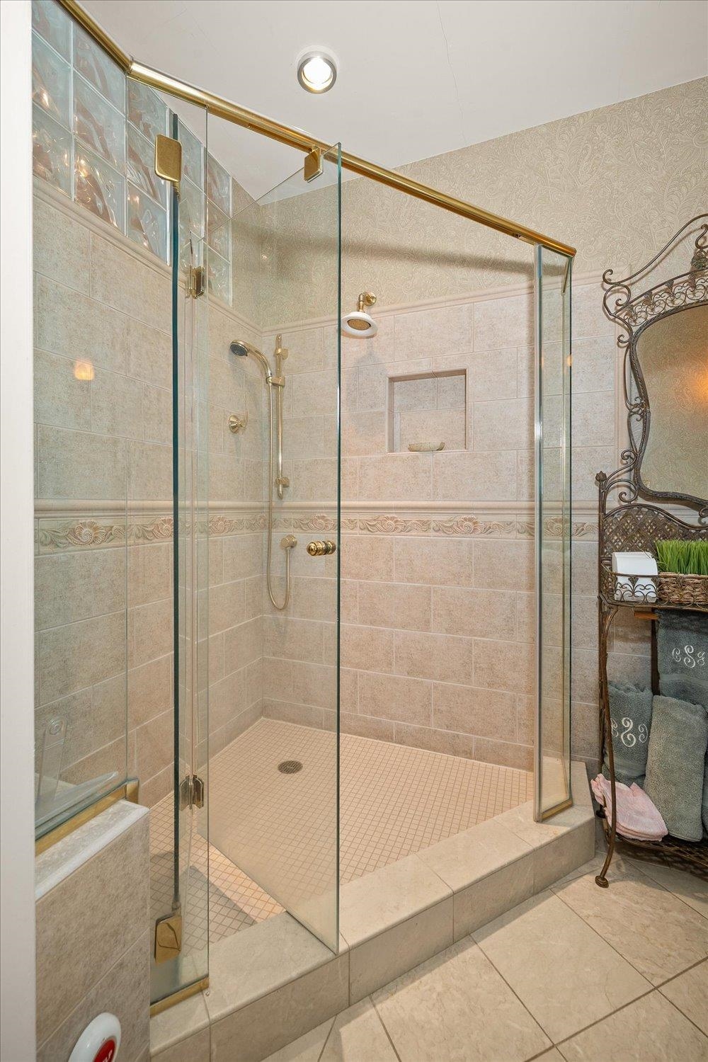 1715 N WEST POINT Rd