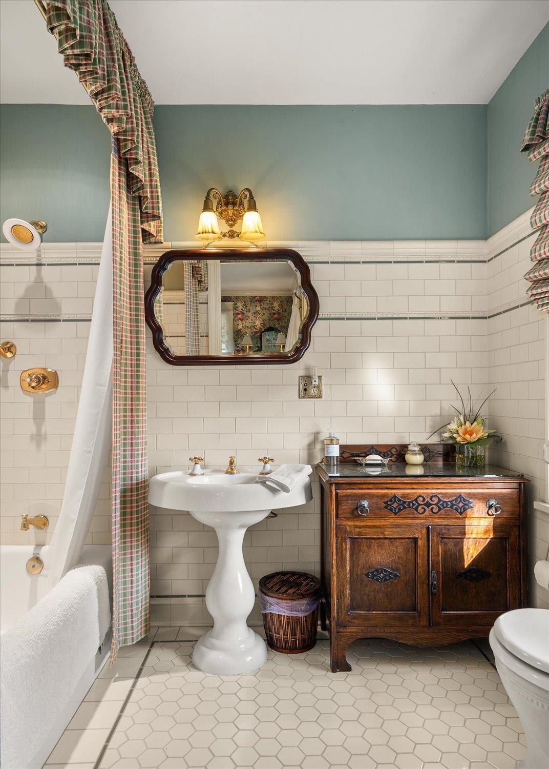 1715 N WEST POINT Rd