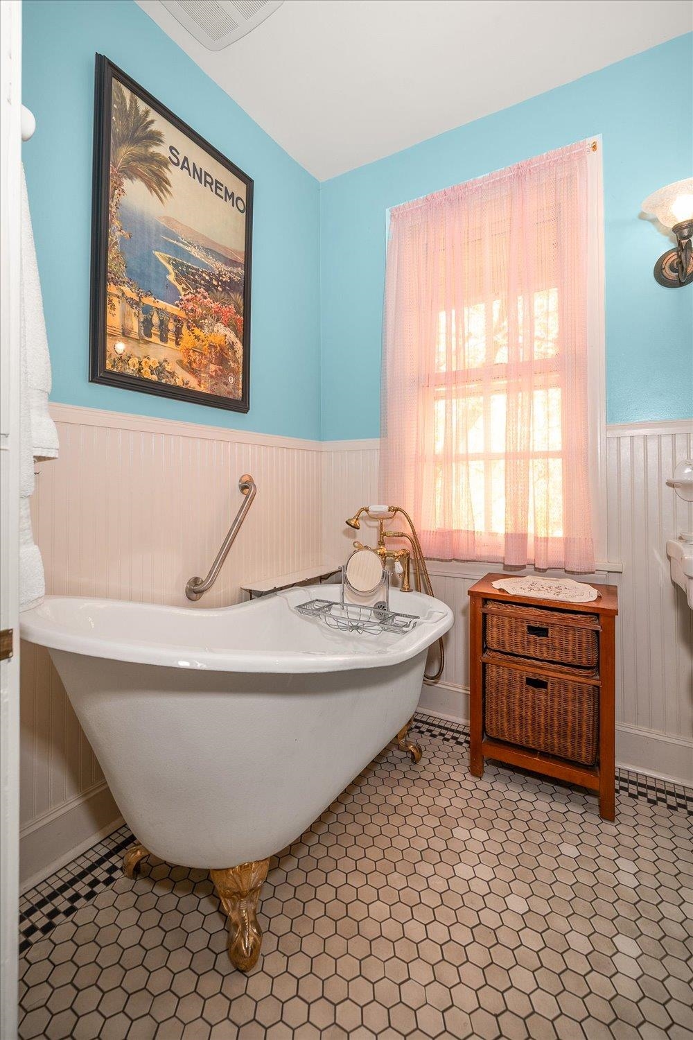 1715 N WEST POINT Rd