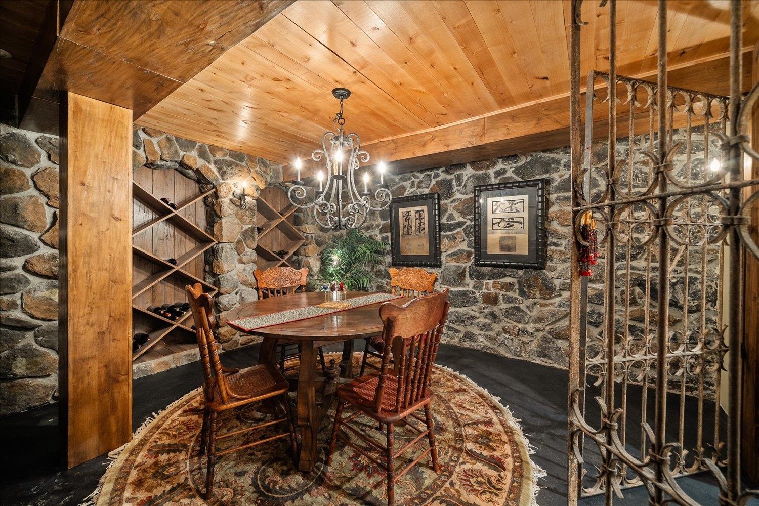 1715 N WEST POINT Rd