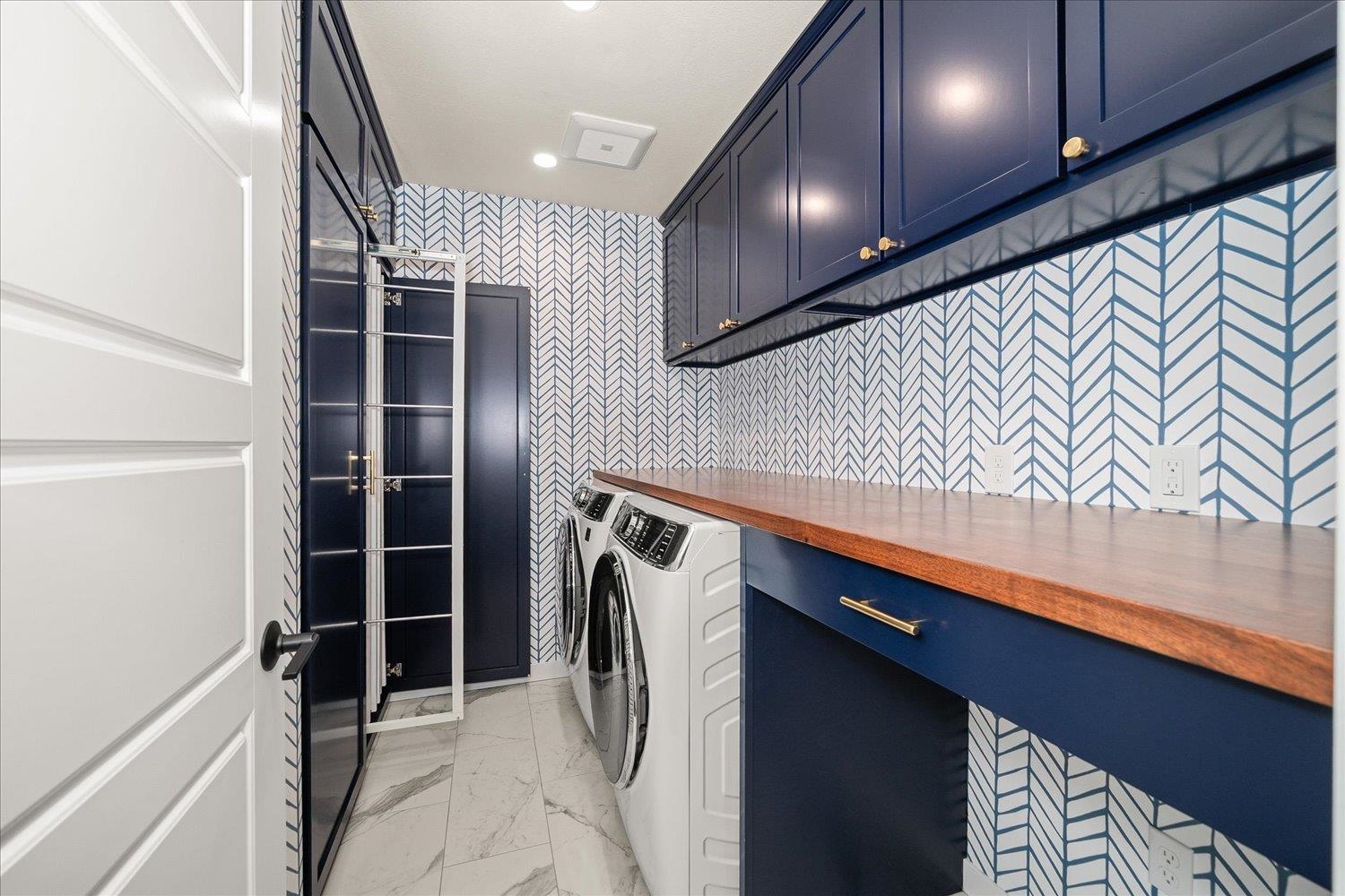 2023 W Summit Pkwy Ave