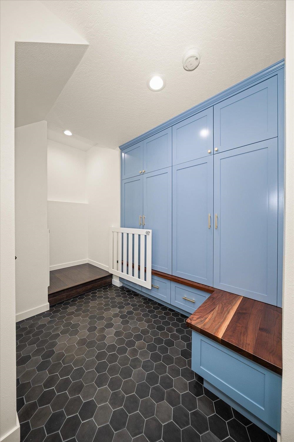 2023 W Summit Pkwy Ave