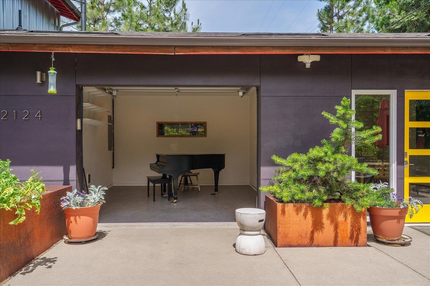 2124 W 15TH Ave