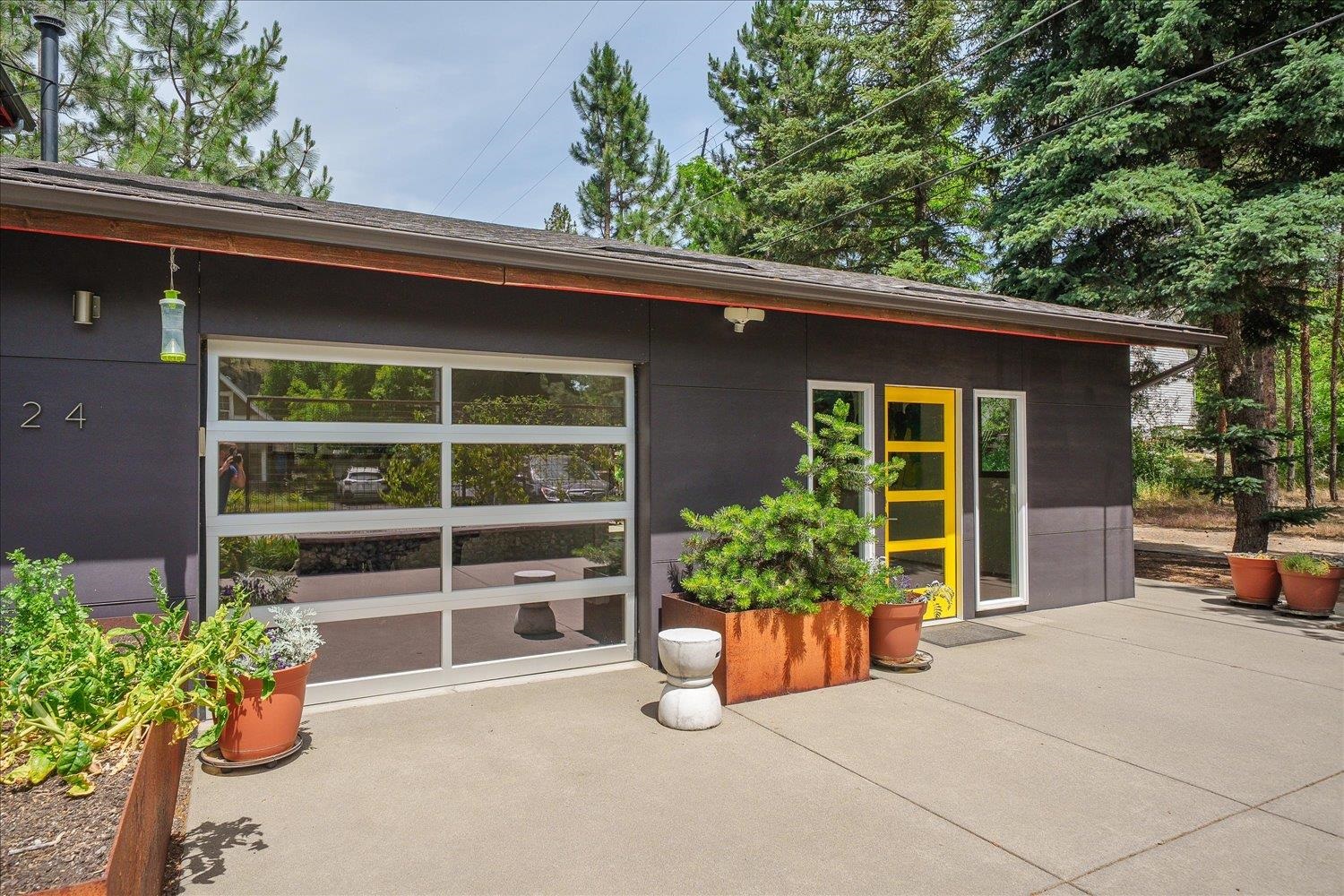 2124 W 15TH Ave