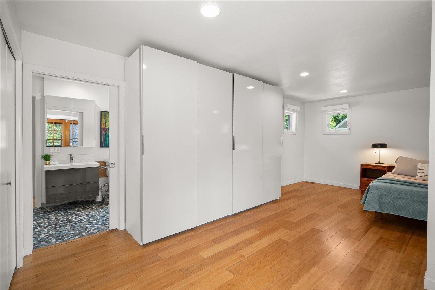 2124 W 15TH Ave