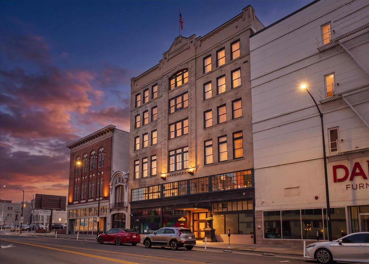 315 W Riverside Ave