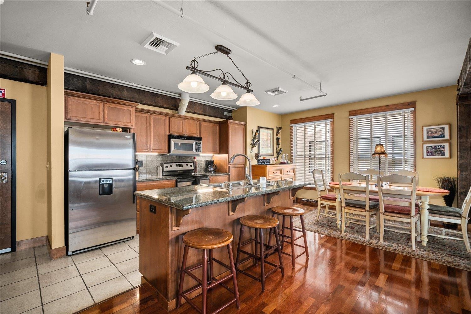 315 W Riverside Ave