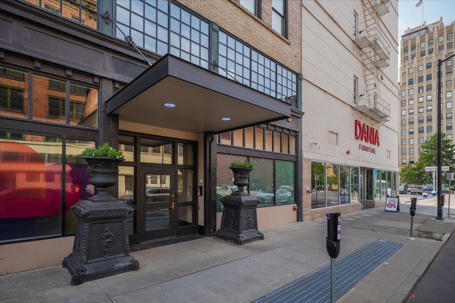 315 W Riverside Ave