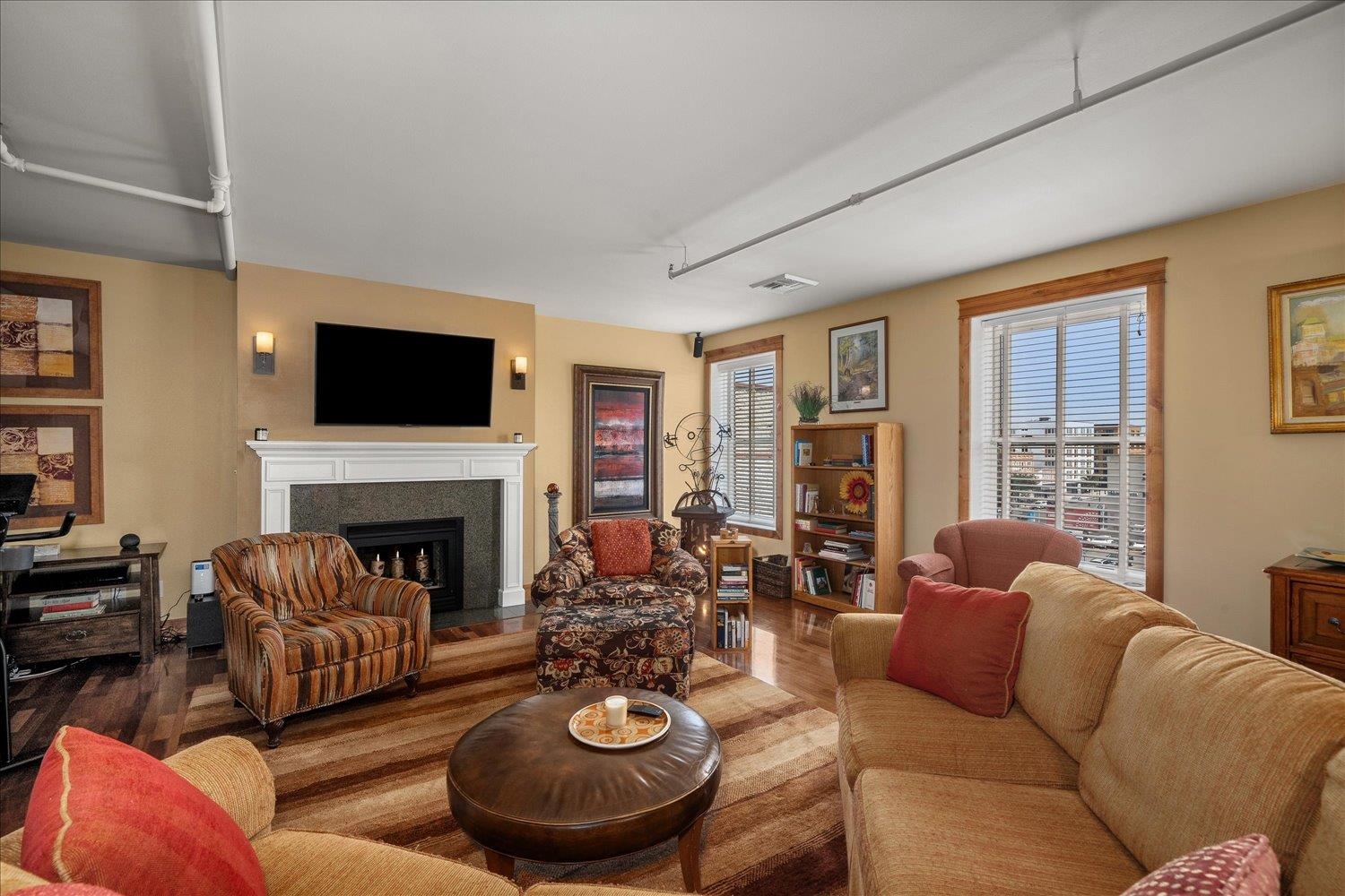 315 W Riverside Ave