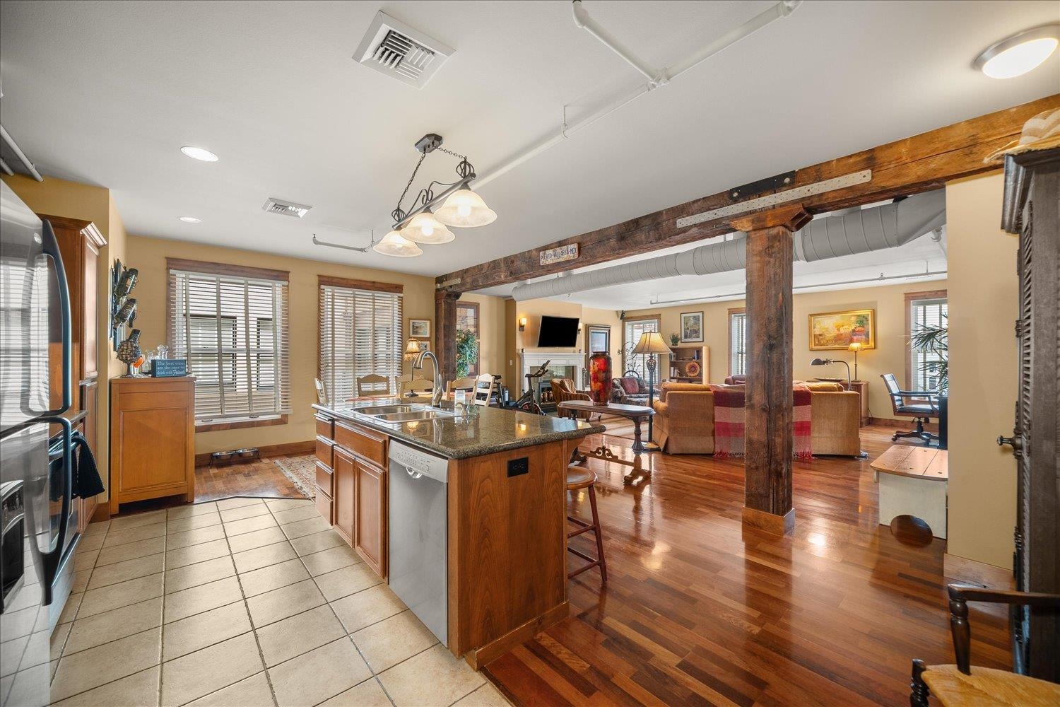 315 W Riverside Ave