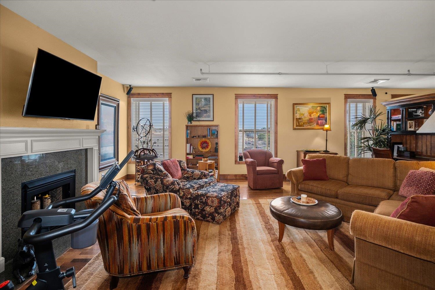 315 W Riverside Ave