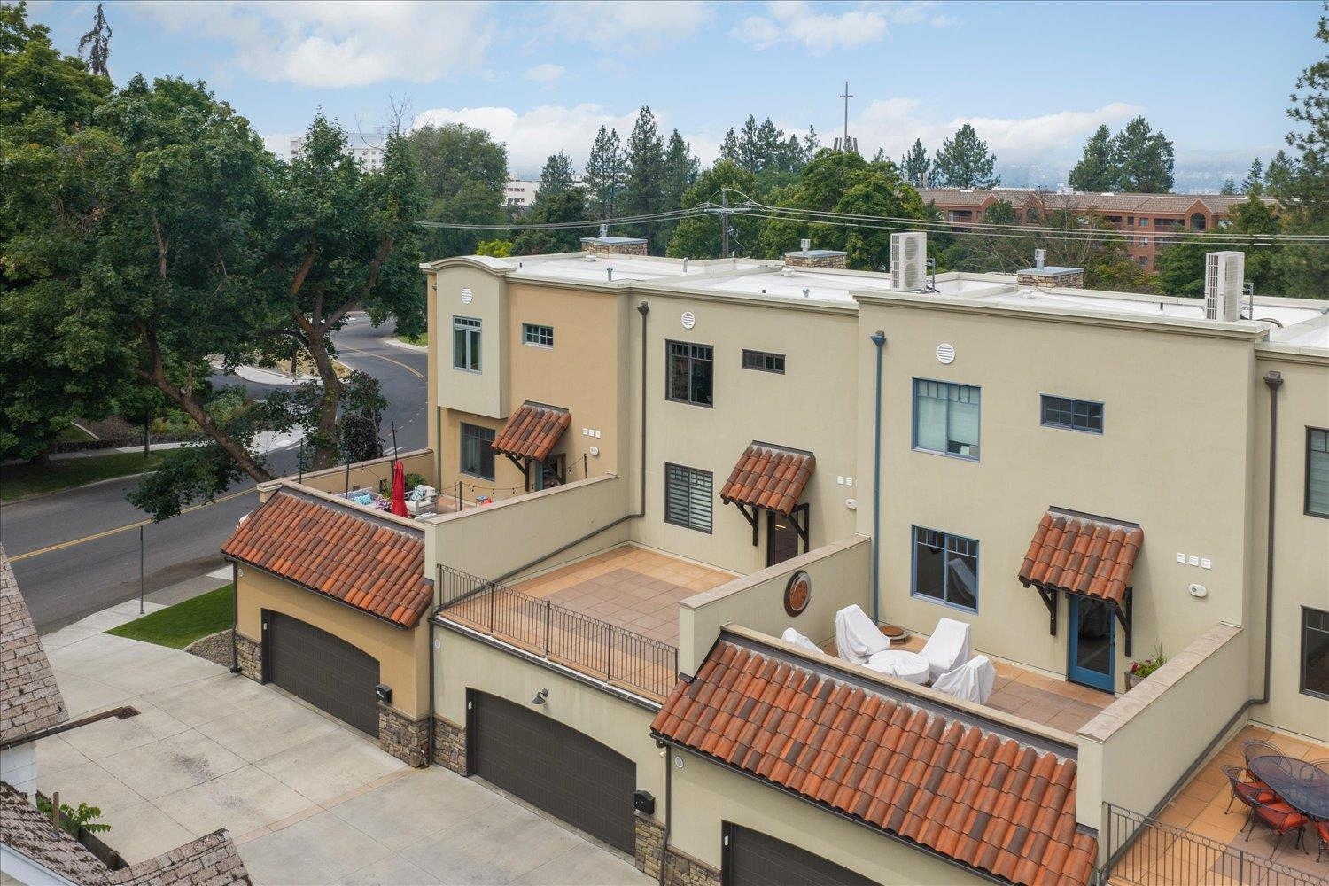 310 E 10 Ave