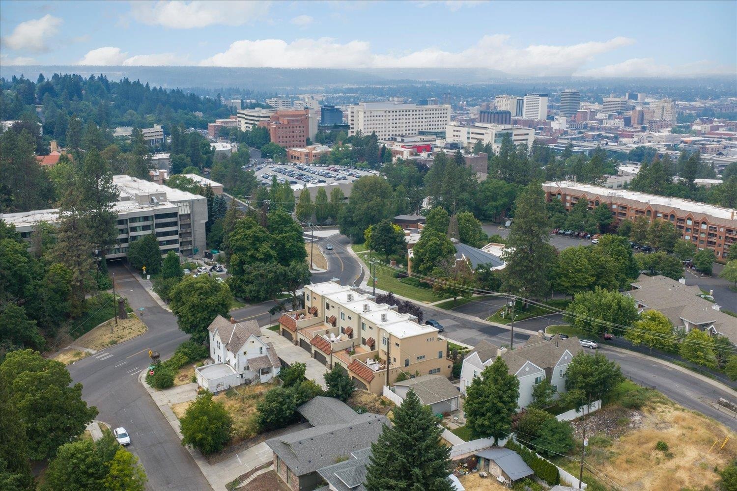 310 E 10 Ave