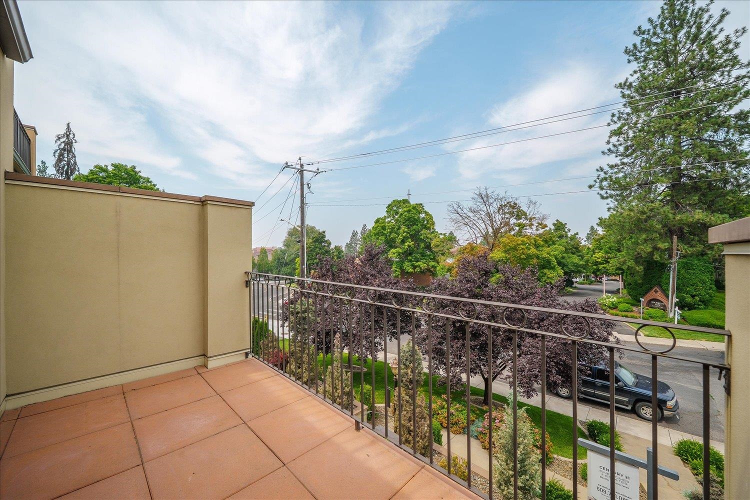 310 E 10 Ave