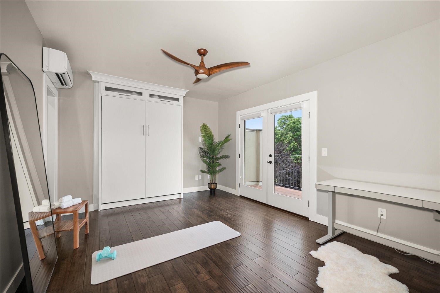 310 E 10 Ave