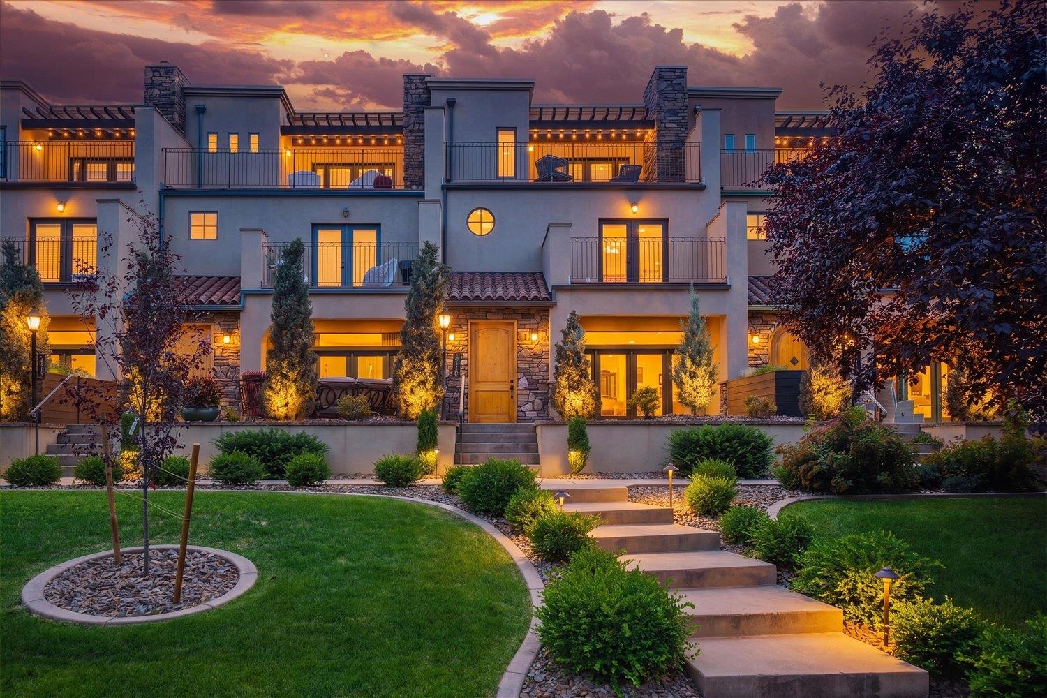 310 E 10 Ave