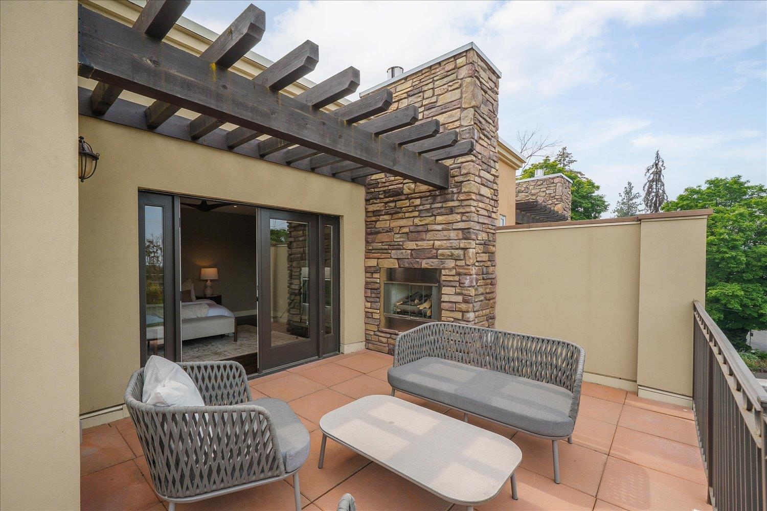 310 E 10 Ave