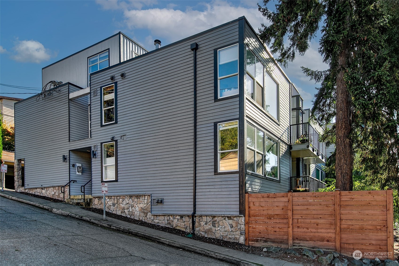 5000 Fauntleroy Way SW Unit: 304