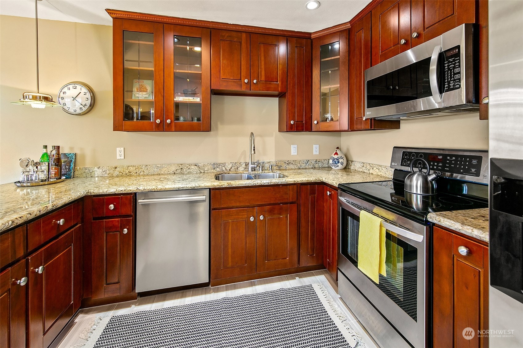 5000 Fauntleroy Way SW Unit: 304