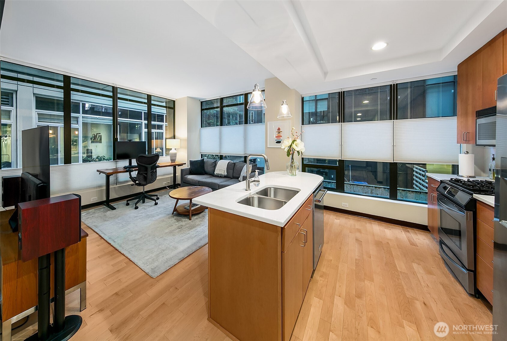 2716 Elliott Avenue Unit: 406