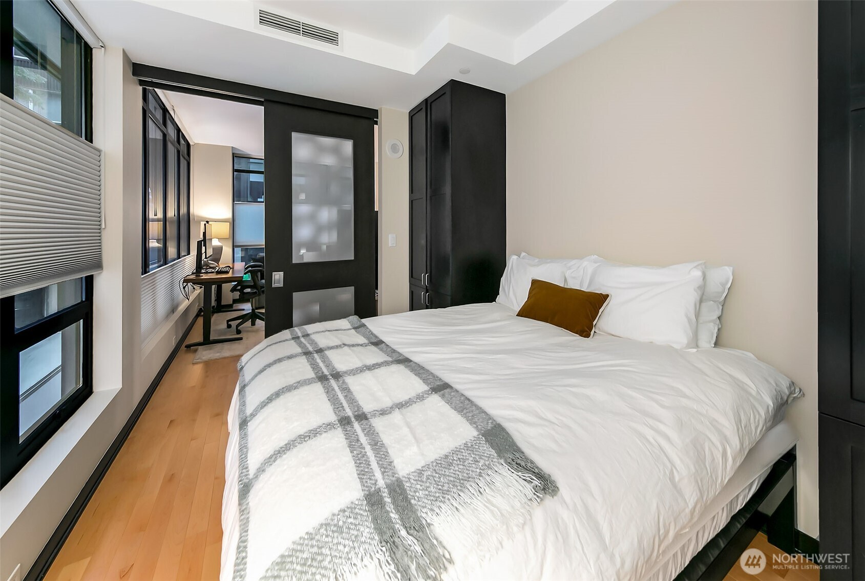 2716 Elliott Avenue Unit: 406