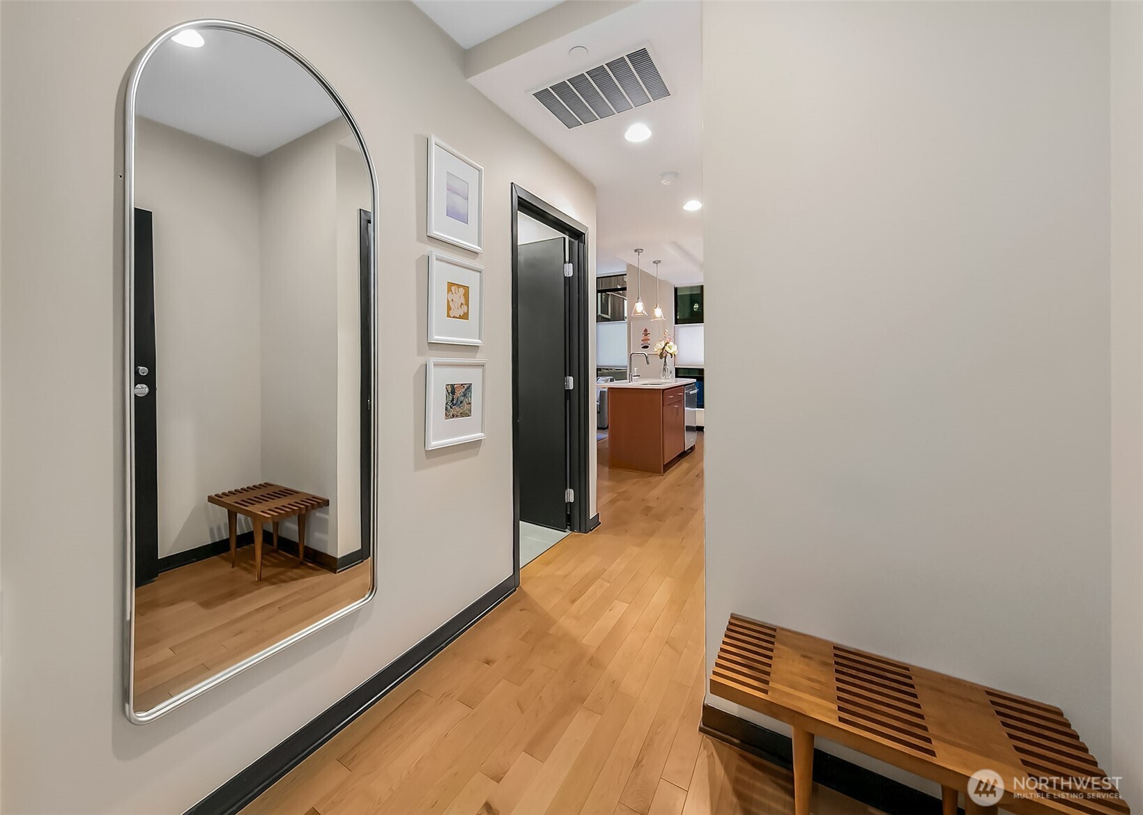 2716 Elliott Avenue Unit: 406