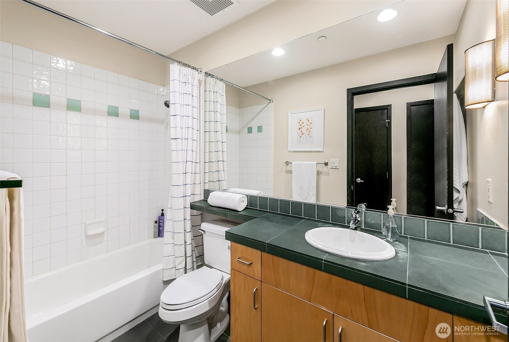 2716 Elliott Avenue Unit: 406