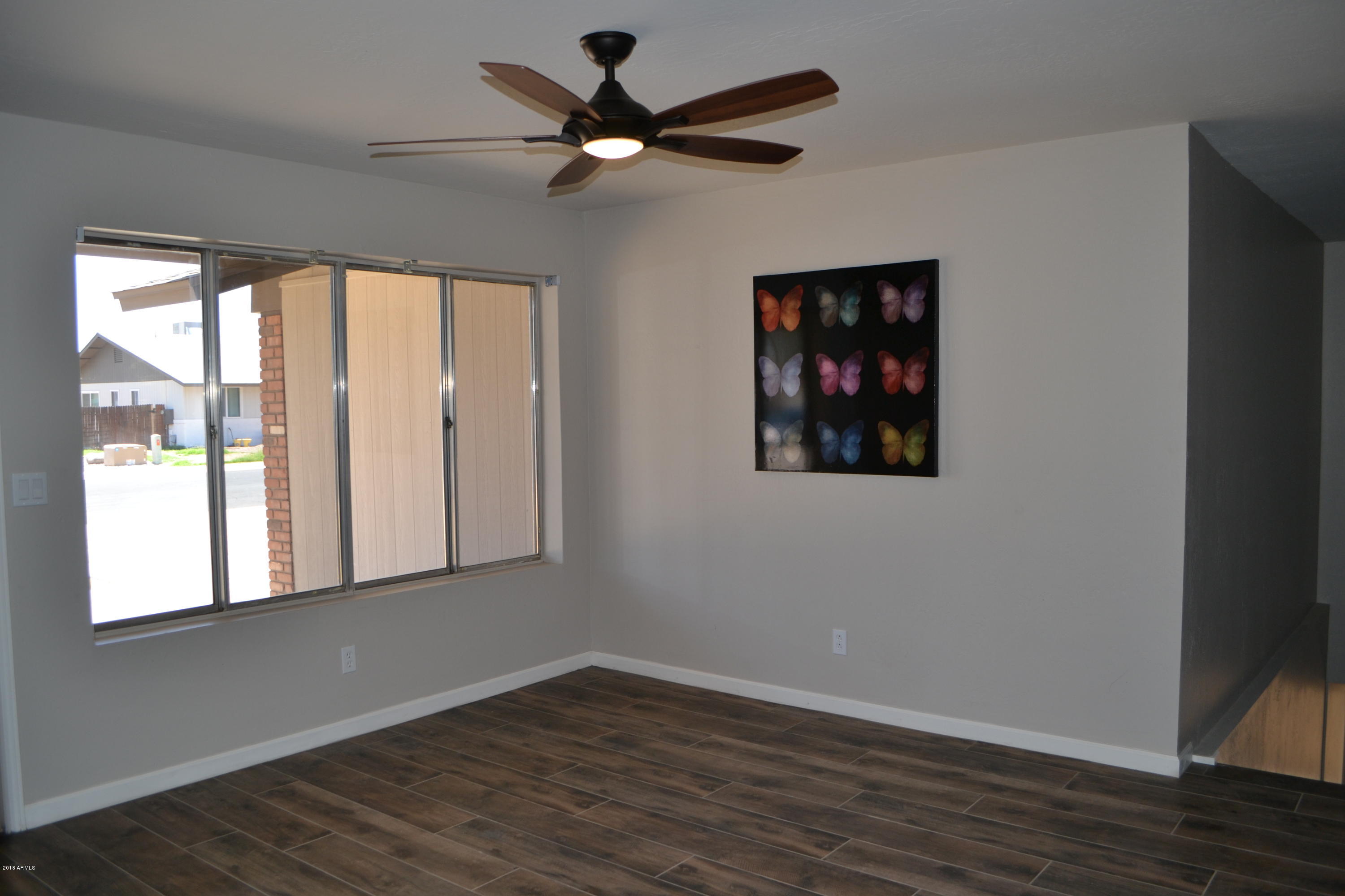 350 W LAREDO Avenue