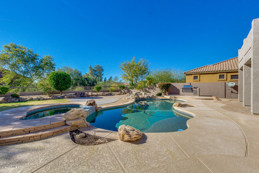 7757 E ROLAND Circle