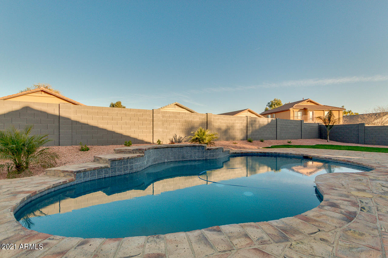 38451 N DENA Court