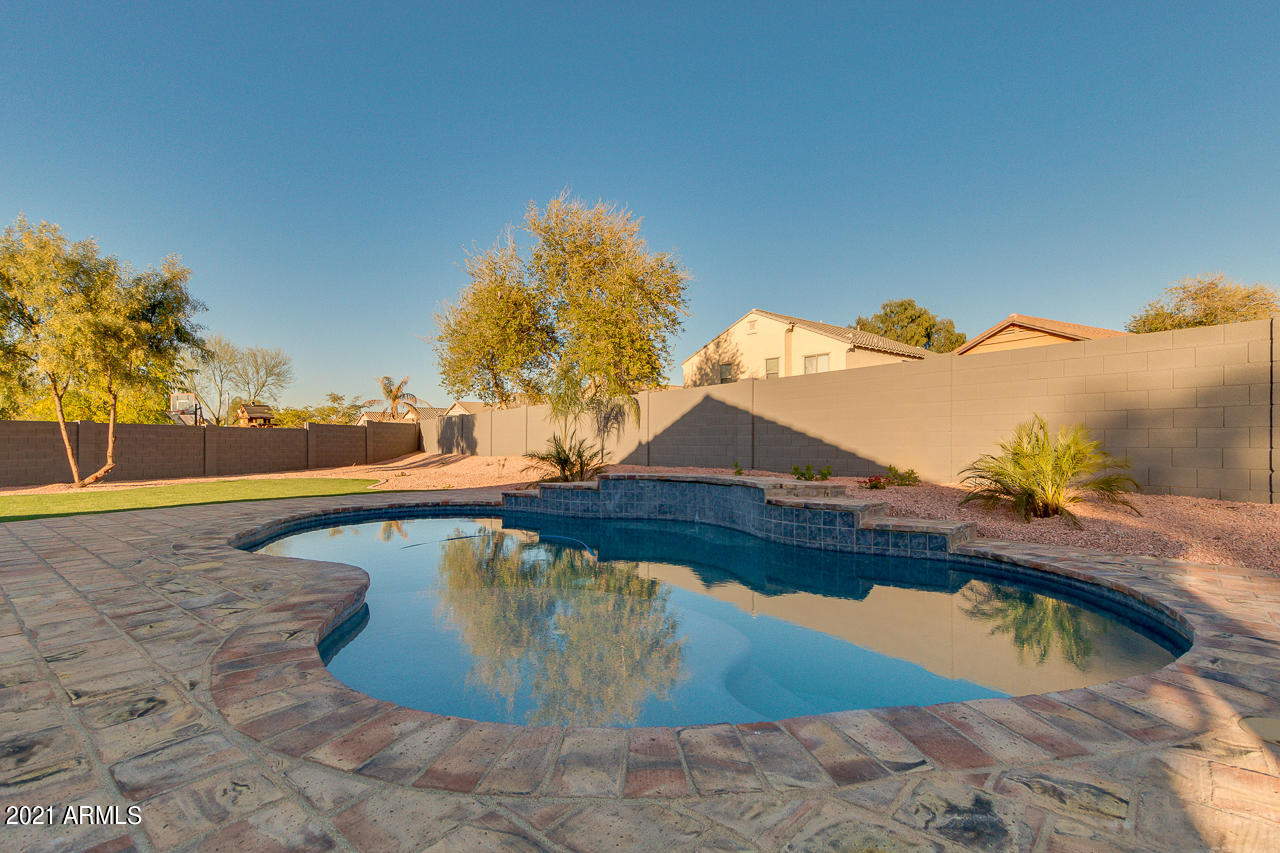 38451 N DENA Court