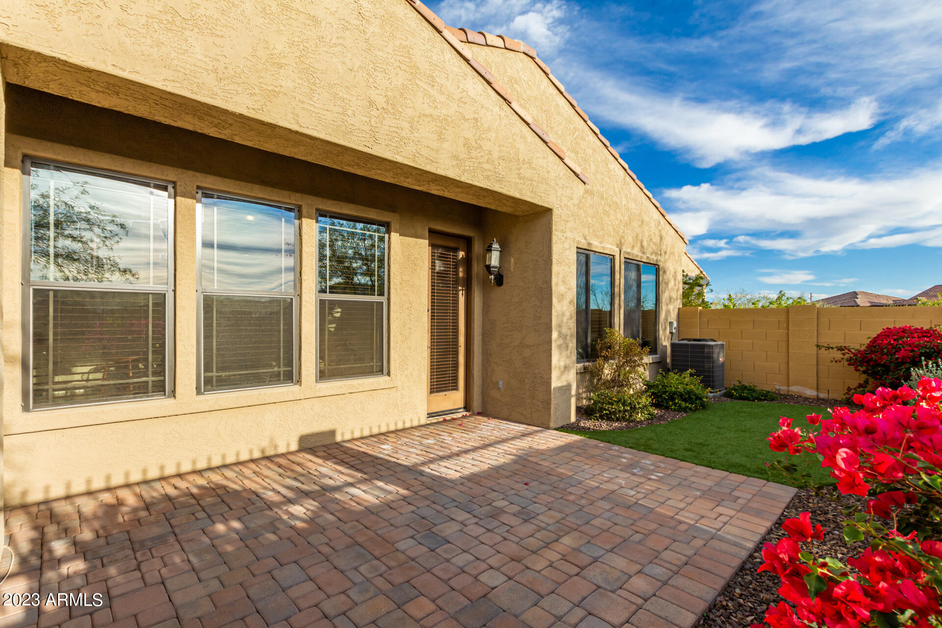 9049 E IVYGLEN Circle