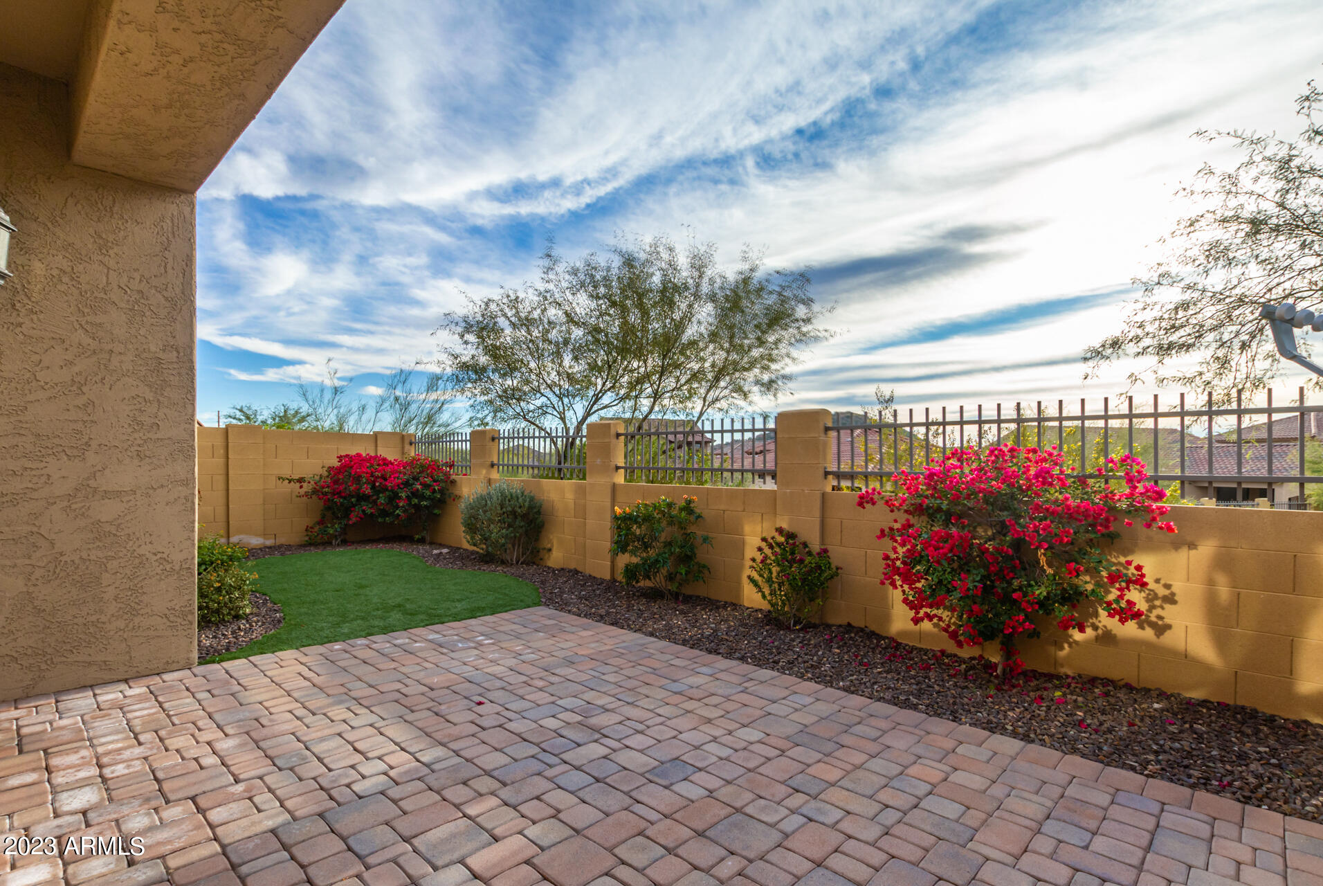 9049 E IVYGLEN Circle