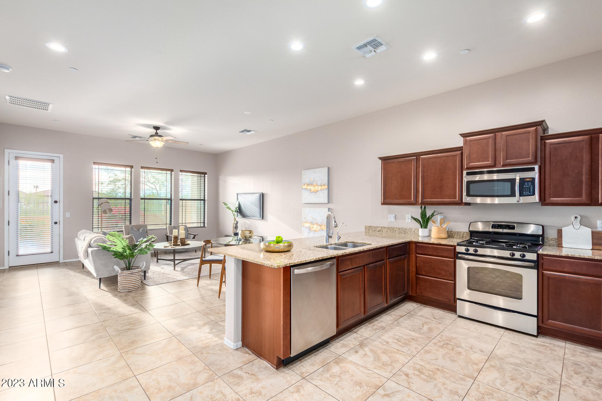 9049 E IVYGLEN Circle