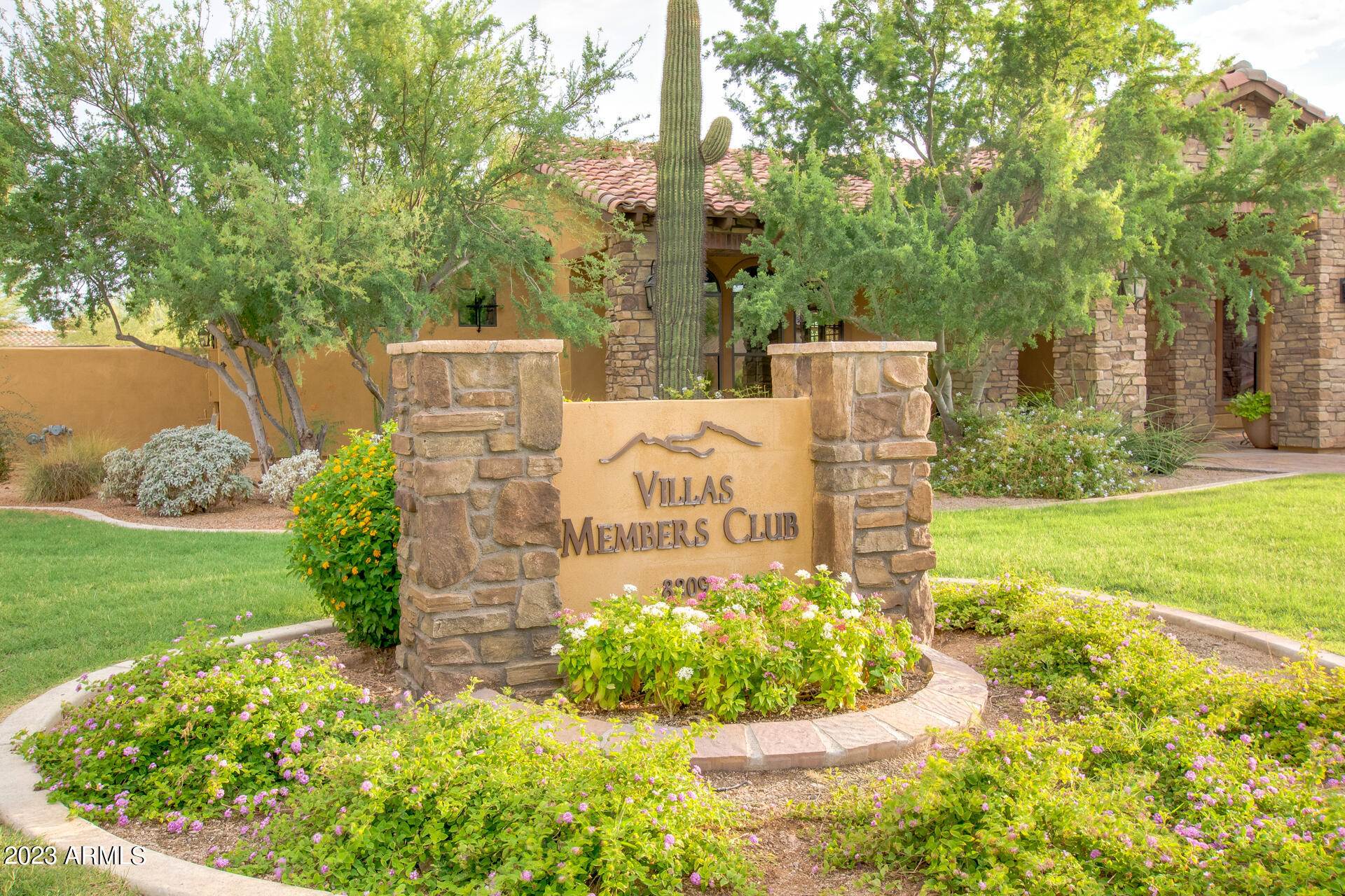 9049 E IVYGLEN Circle