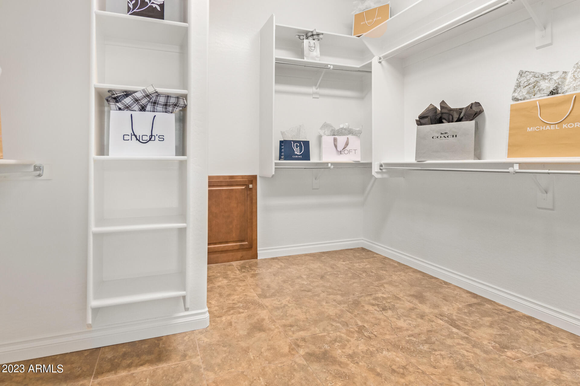 1548 E COPPER HOLLOW --