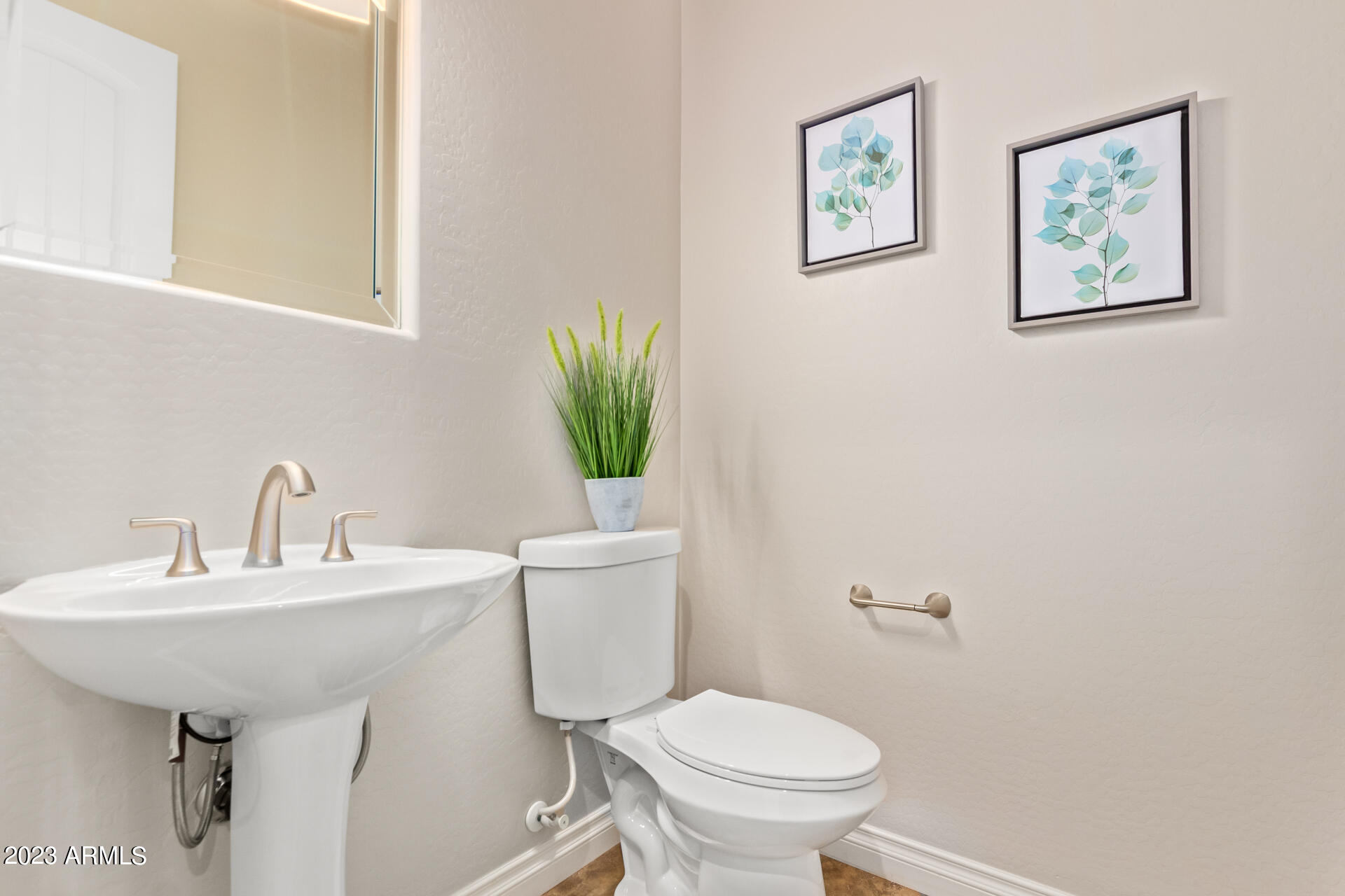 1548 E COPPER HOLLOW --