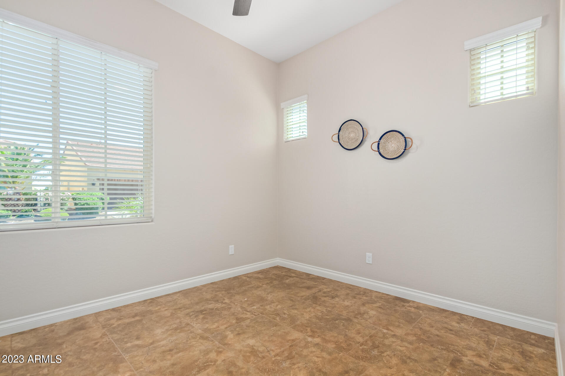 1548 E COPPER HOLLOW --