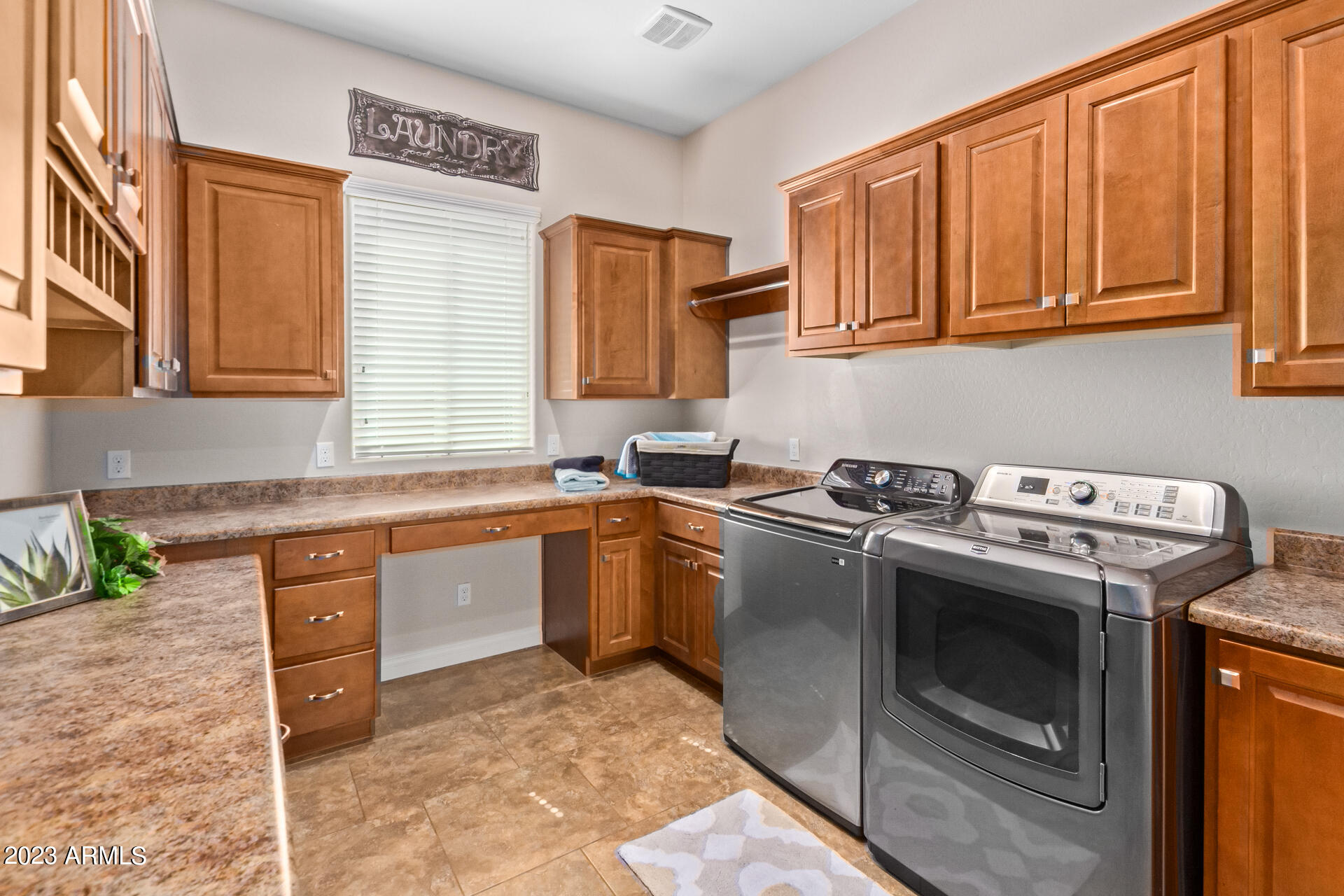 1548 E COPPER HOLLOW --