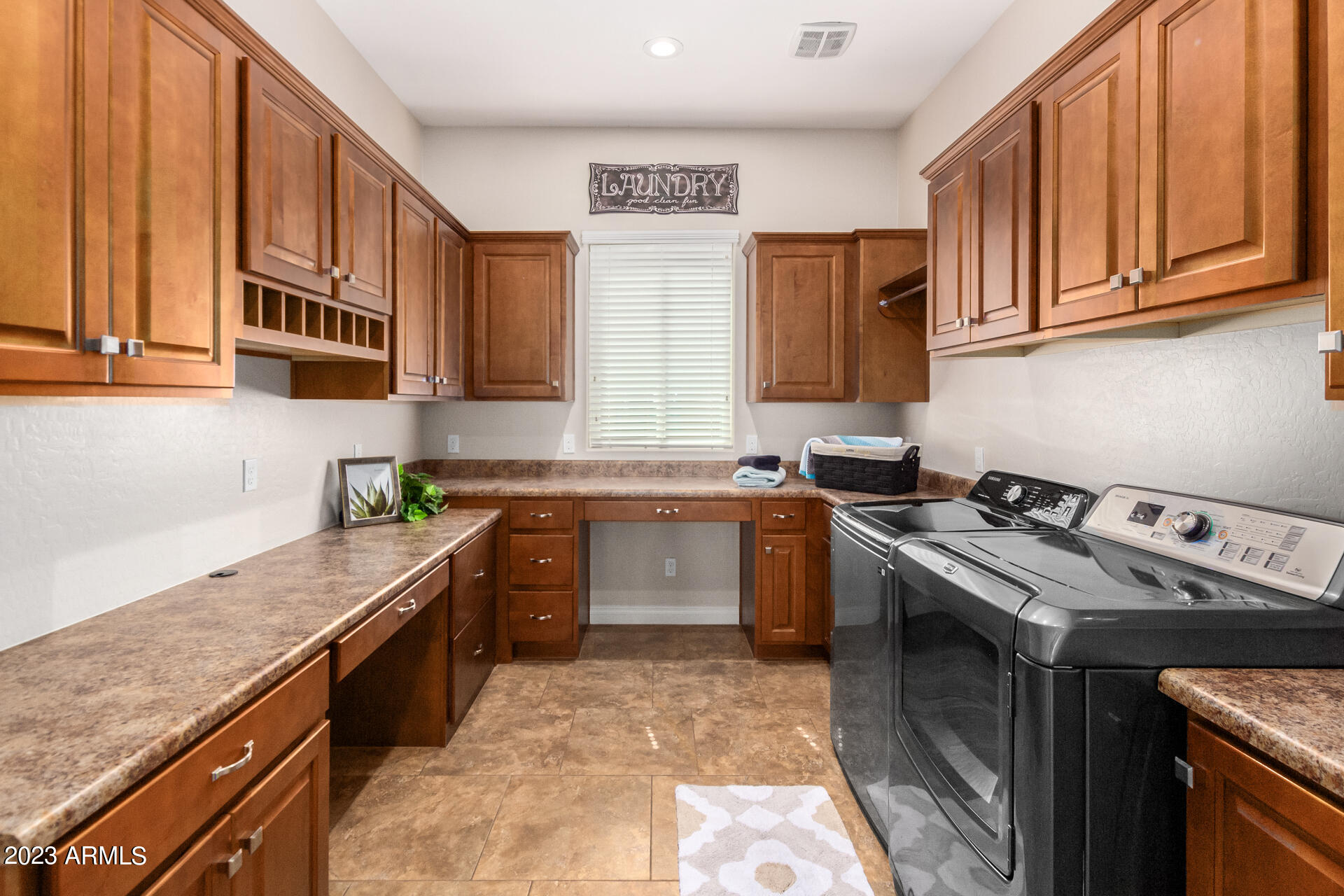 1548 E COPPER HOLLOW --