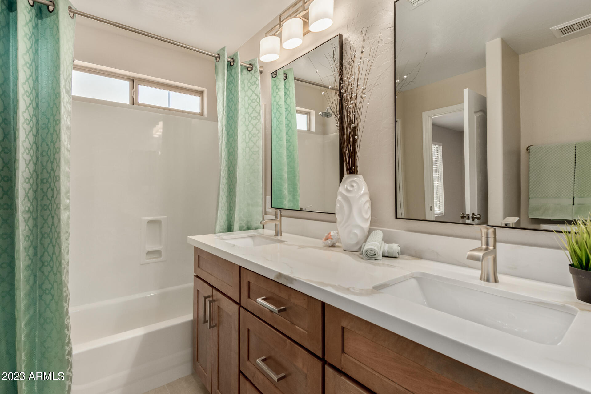 664 N OVERLAND --